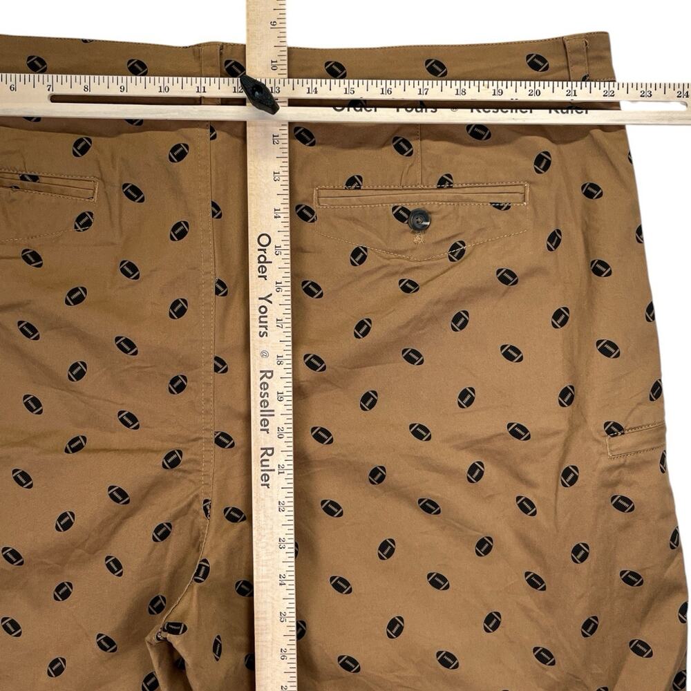 Tackle & Tides Men’s Shorts 44 All Over Football Print Brown Excellent Condition - Picture 8 of 9